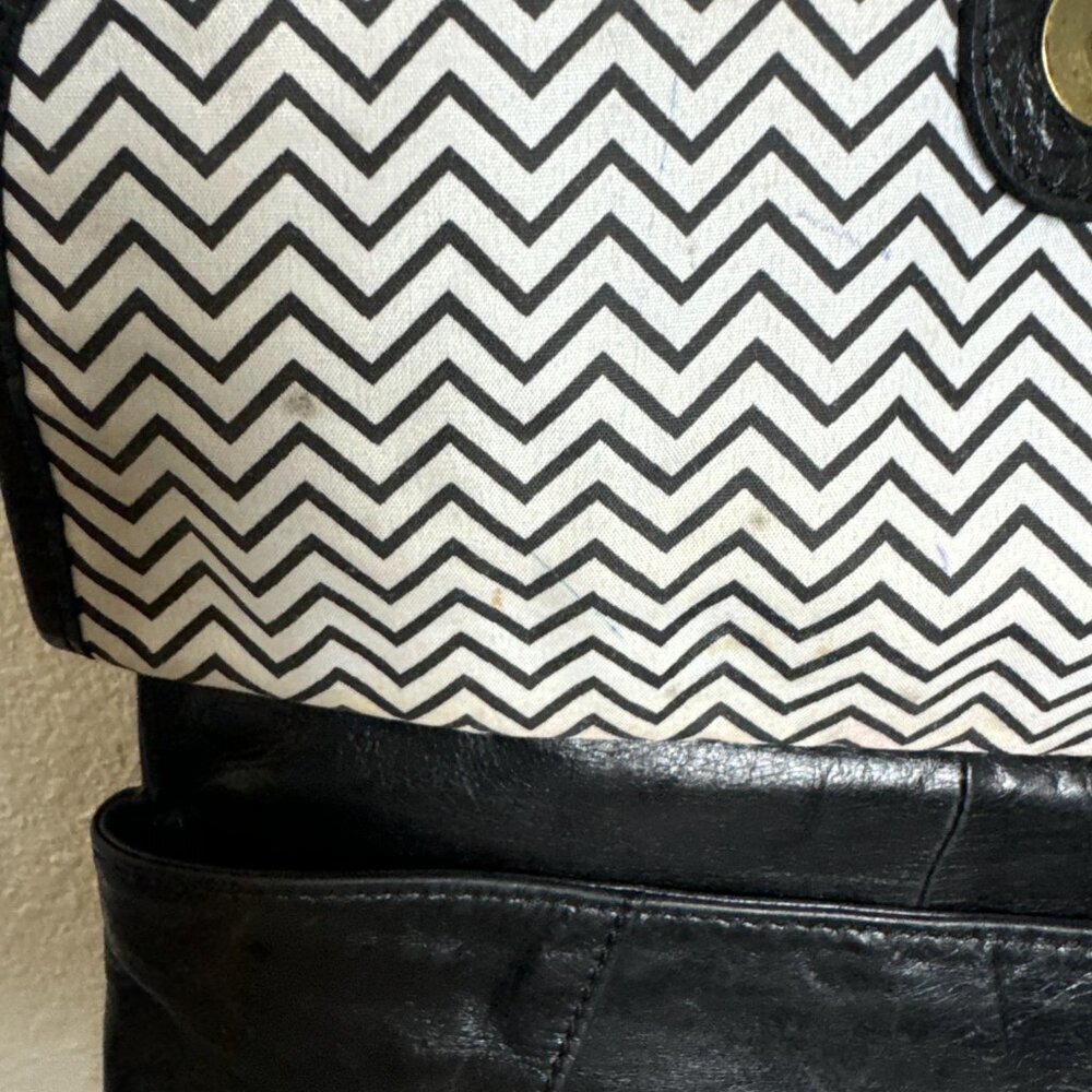 HOBO The Original Black Leather Crossbody/ Shoulder Bag - Picture 7 of 15